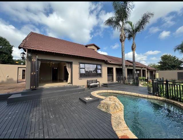 7 BEDROOM HOUSE FOR SALE IN GLEN MARAIS